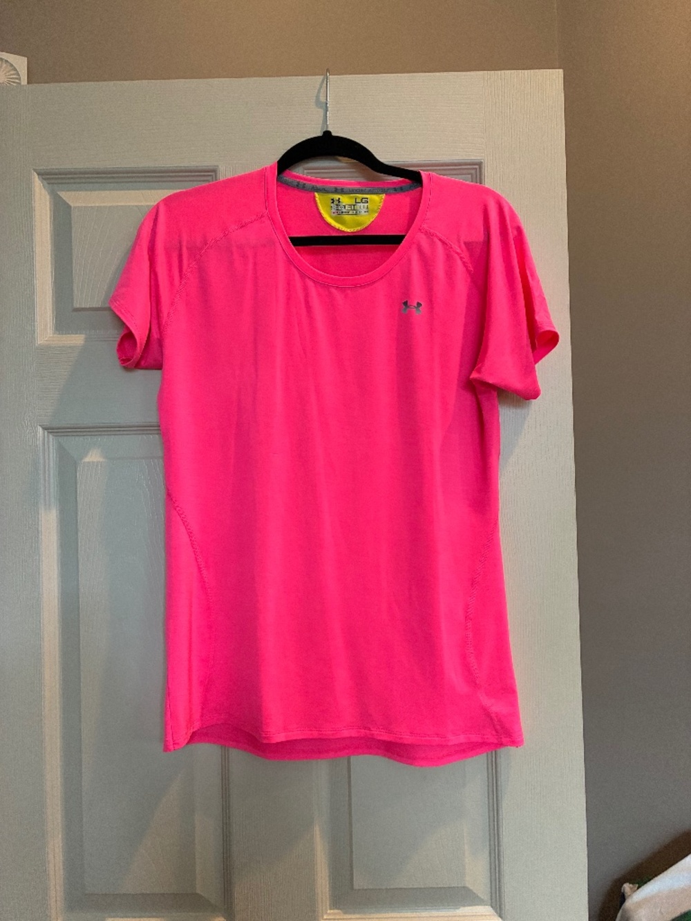 Under Armour Pink Semi Fitted Top sz L